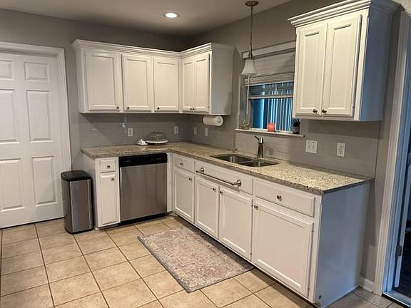 3rd image of 14192 Parkview Dr