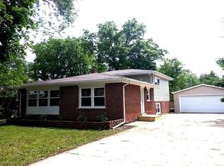 1143 Lawrence Dr, Mundelein, IL 60060