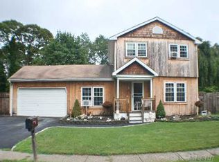7 Brandy Ln, Lake Grove, NY 11755