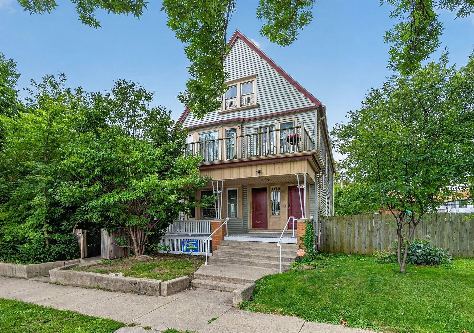 Charming 3BR Duplex in Milwaukee — Photo 3