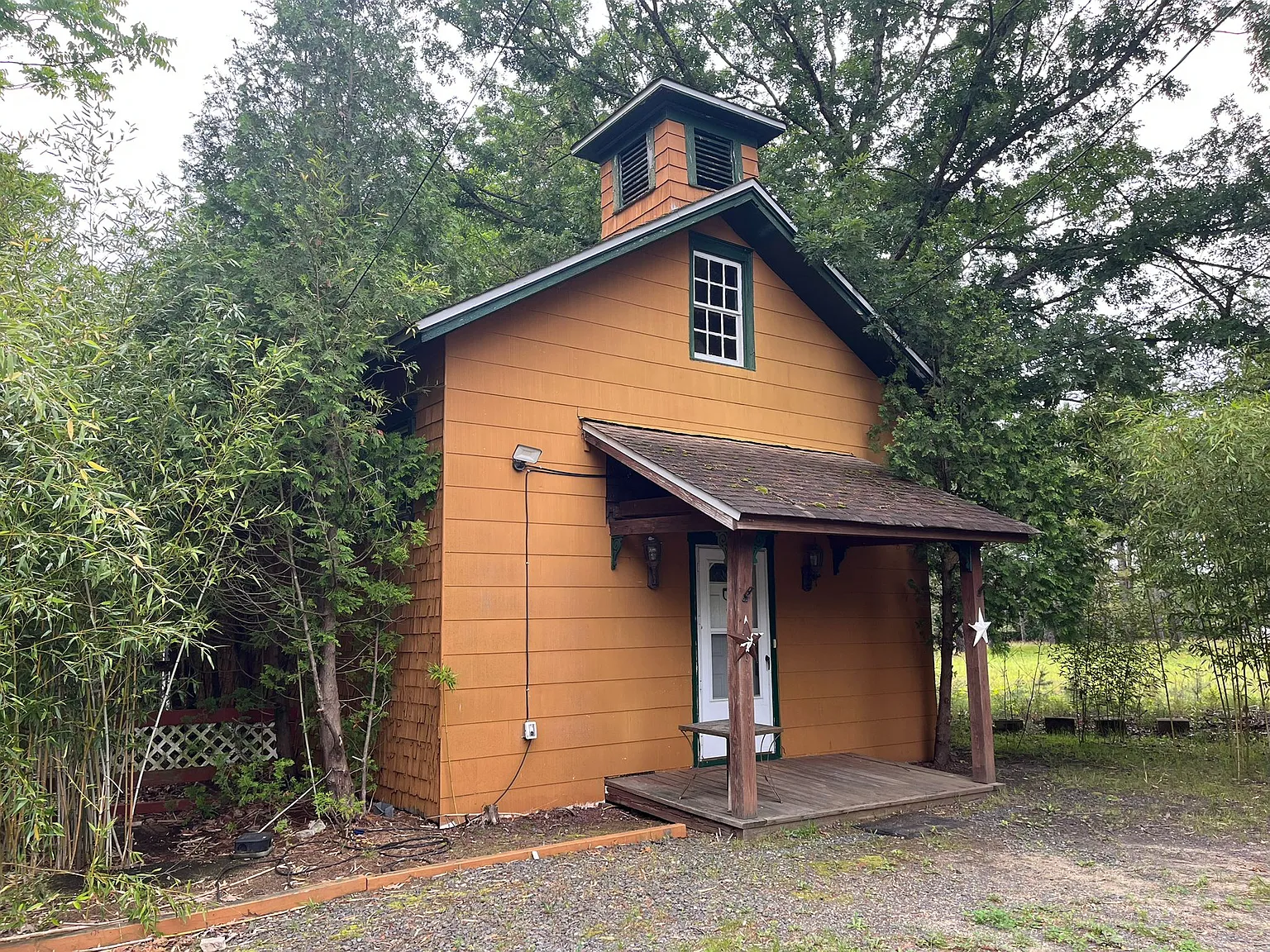 3 bed, 840 sqft, $2,400 — Photo 2