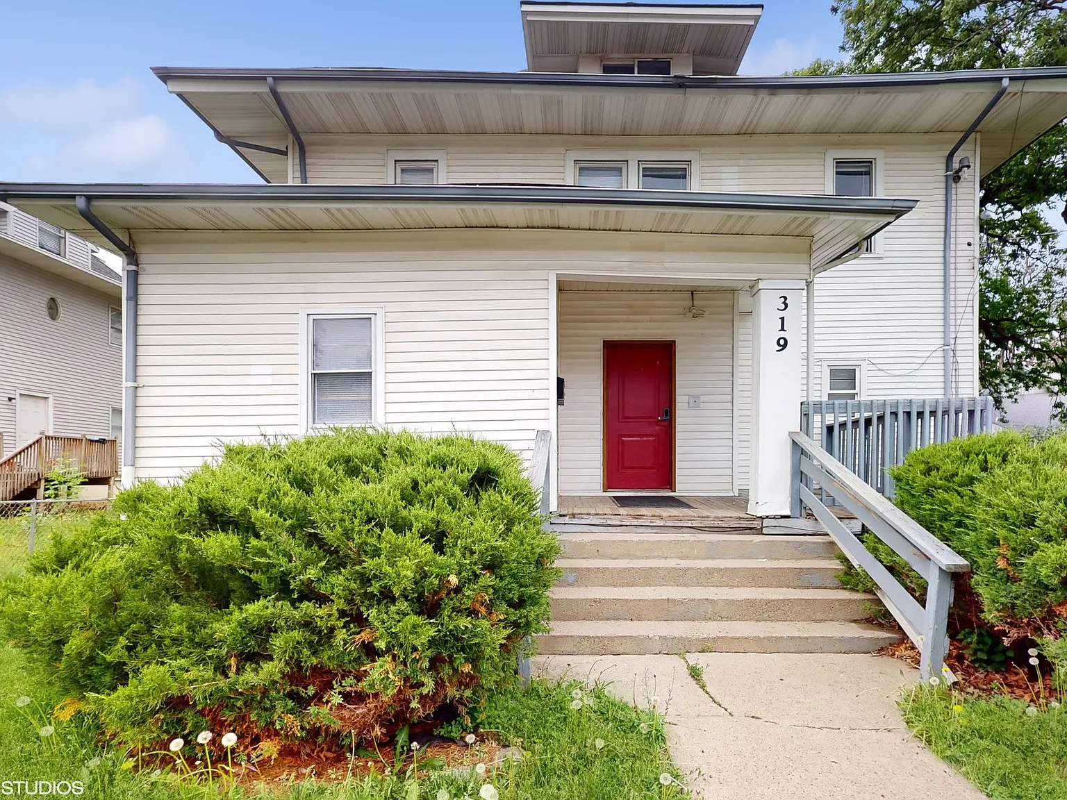 319 Franklin Ave — Photo 2
