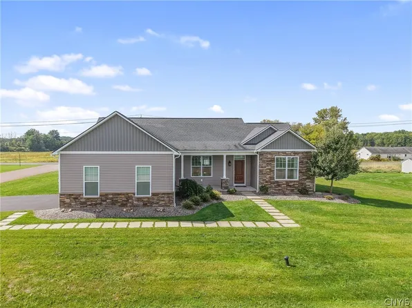 4701 Weller Hall Pl, Clay, NY 13041