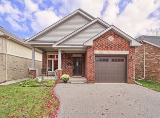 17 Hillview Dr, Newmarket, ON L3Y 4Y3