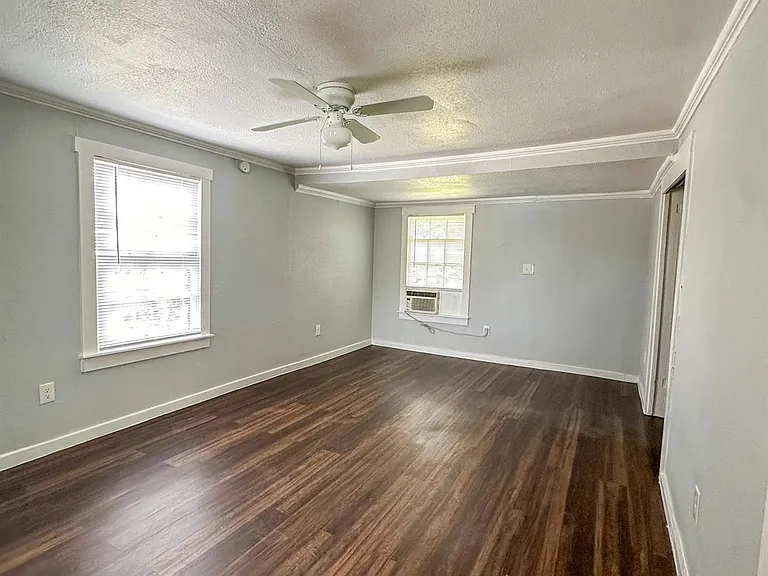 221 2nd Ave N #2 — Photo 4