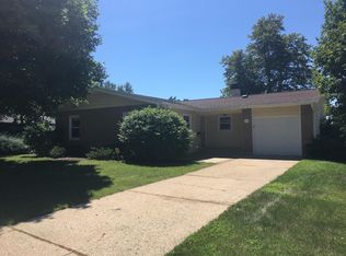 919 Royal Dr, McHenry, IL 60050