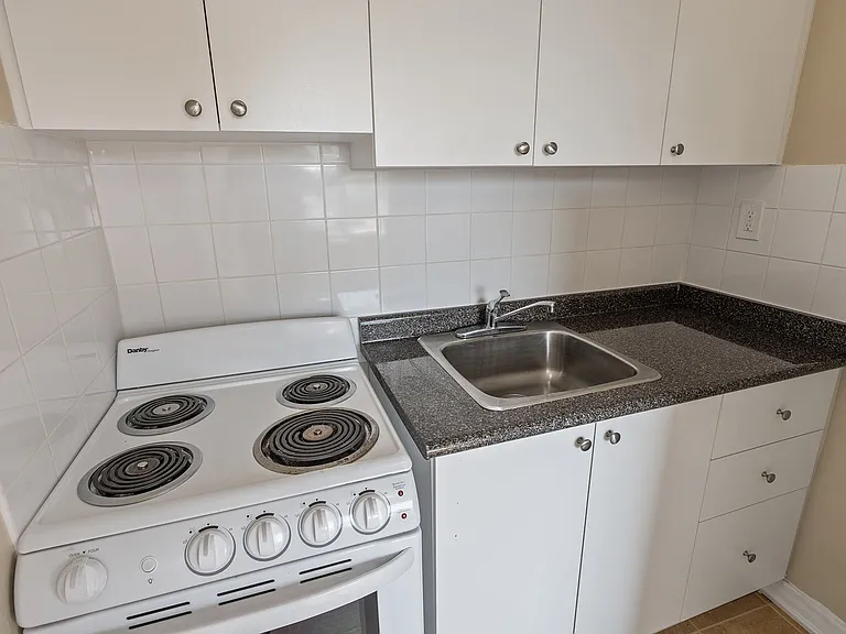 2890 Saint Clair Ave E — Photo 13