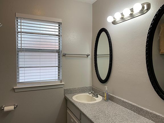 5th image of 5104 Bonneville Dr