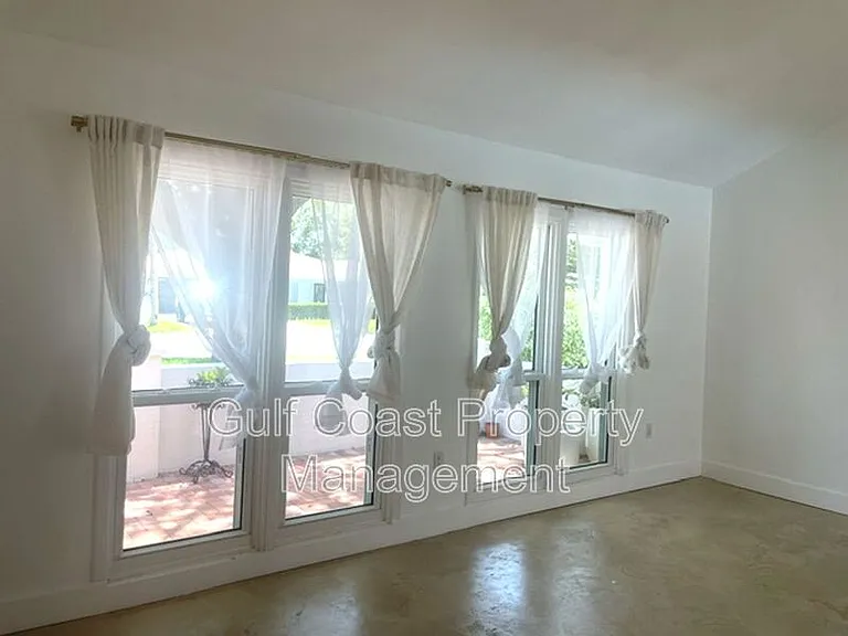 5677 Beneva Woods Cir — Photo 6