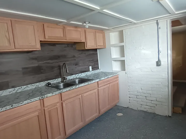 702 S Monroe St — Photo 32