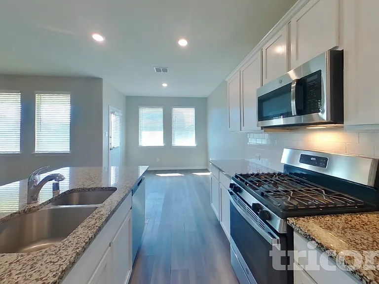 2401 Lalun Ln — Photo 5