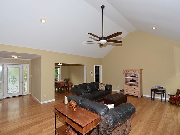 3rd image of 1119 Jennings Dr