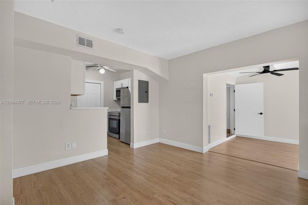 5197 NE 14th Ave, photo 4