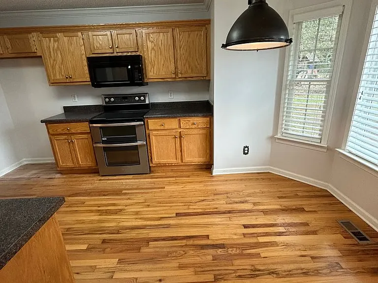 54 Surrey Trl SE — Photo 12