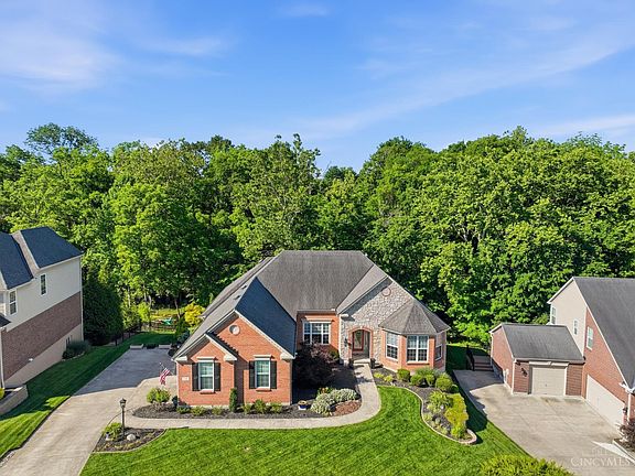 3rd image of 136 Colonial Dr