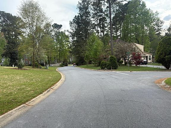 5th image of 4933 Willow Creek Dr