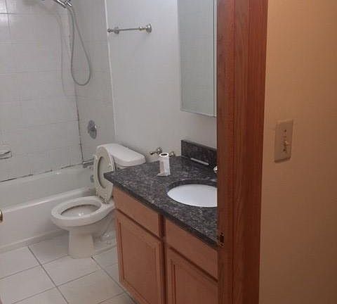 3rd image of 828 S Claremont Ave #1