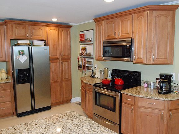 3rd image of 3783 Marlborough Dr