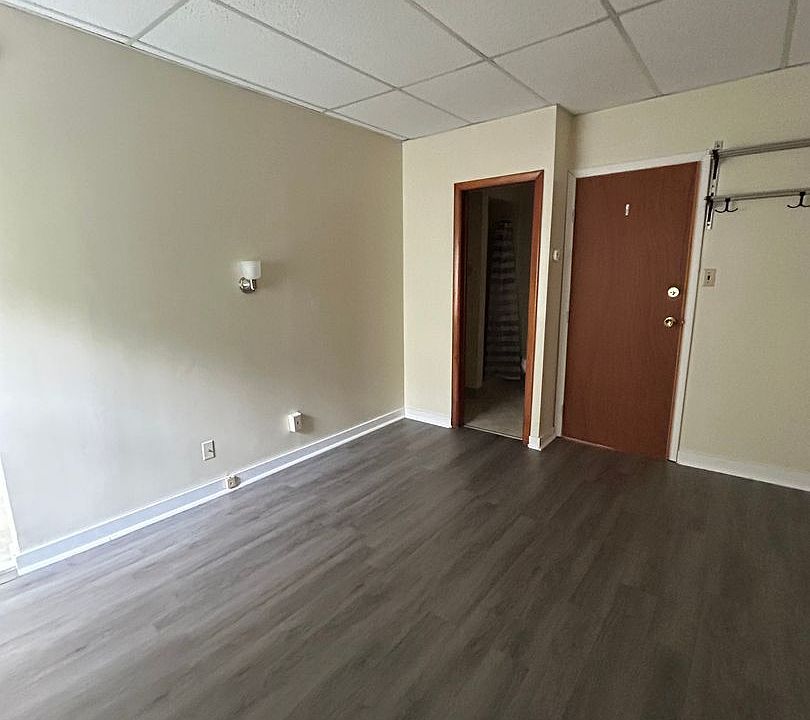 2nd image of 134-8 E Boal Ave