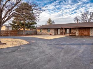 917 E Benton Ave, Sayre, OK 73662