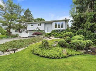 24 Harvest Ln, Commack, NY 11725