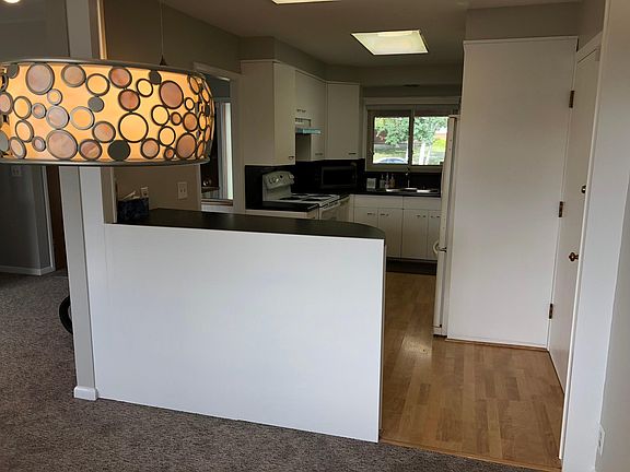 Breakfast bar and dining 