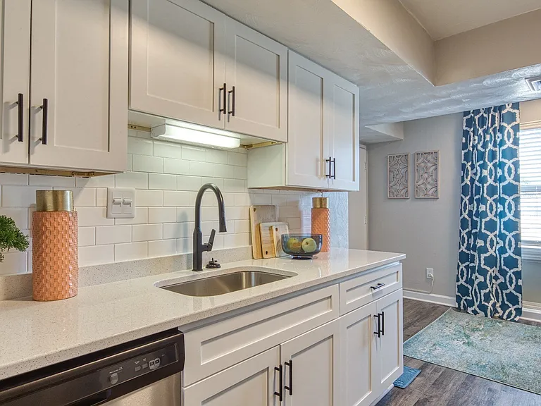 Coastline Apartments — Photo 37