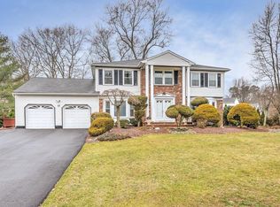 15 Navajo Rd, Manalapan, NJ 07726