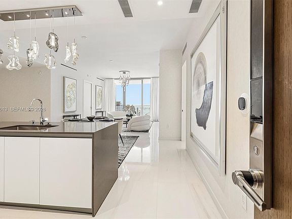 3rd image of 300 Biscayne Boulevard Way #3305W
