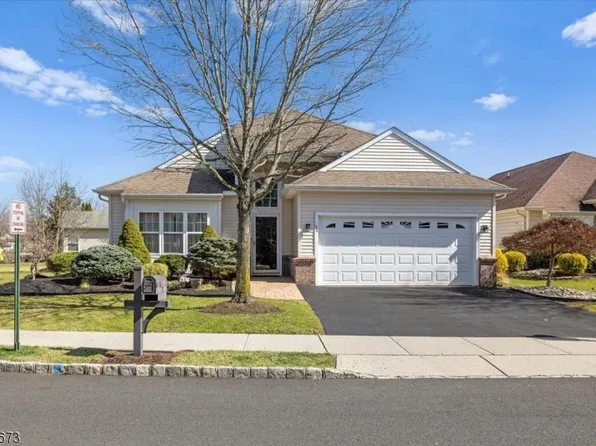 28 Daulton Dr, Franklin Twp., NJ 08873