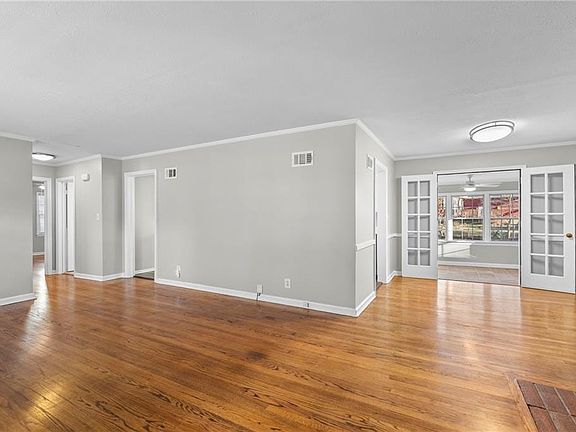 4th image of 6102 W 67th Ter