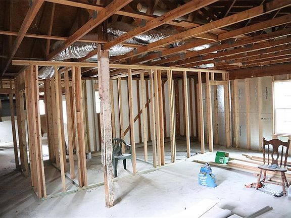 2nd image of 3908 Oak Hill St