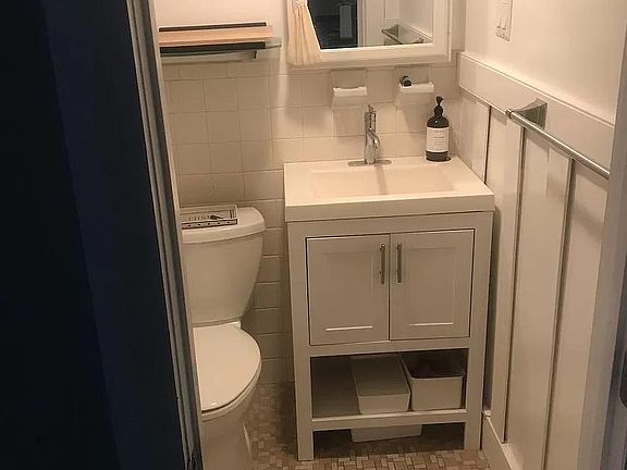 5th image of 801 N Pitt St APT 223