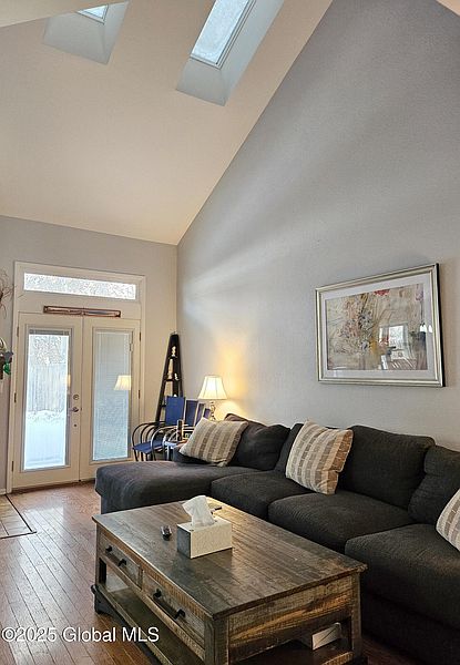 3rd image of 21 Tiffany Ln