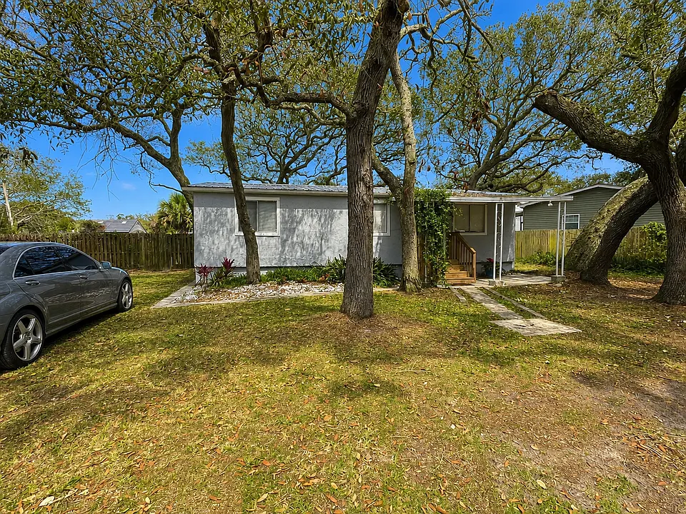 216 Desoto Rd