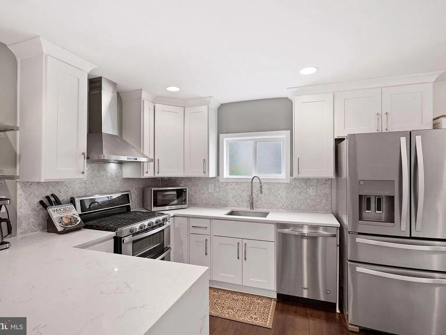 4 bed, 3.5 bath, 2222 sqft, $4,400 — Photo 4