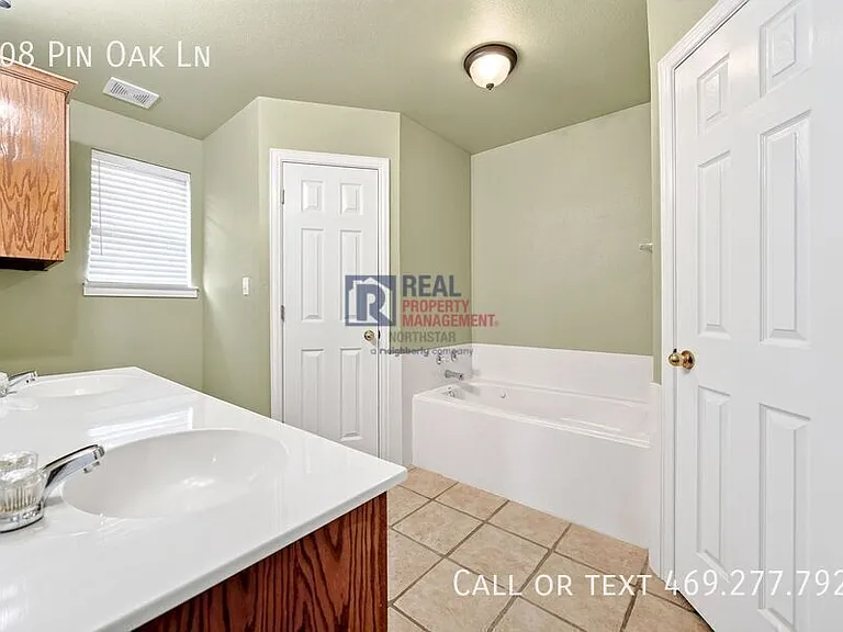 308 Pin Oak Ln — Photo 23