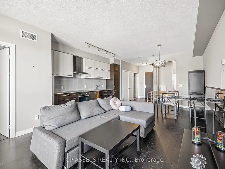 770 Bay St #2112 — Photo 7