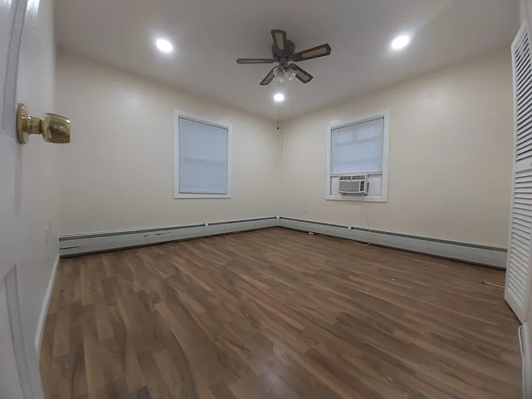 GOOD SIZE BEDROOM