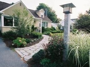 10 McKinley Rd, Falmouth, ME 04105