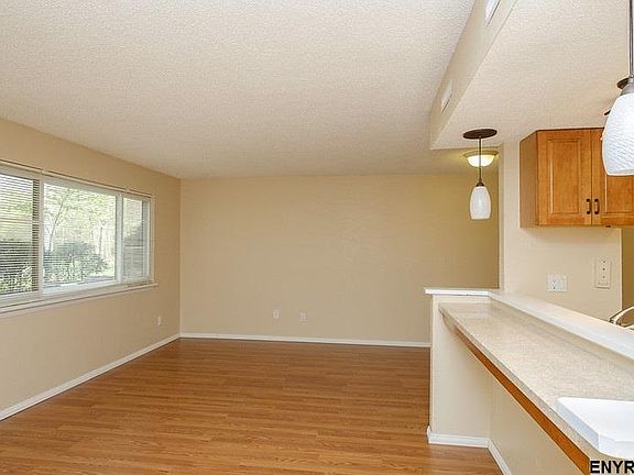 2nd image of 118 Grenadier Ct