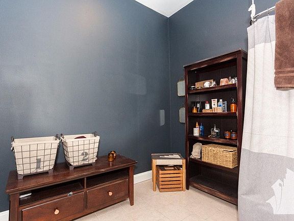 4th image of 5013 N Ravenswood Ave