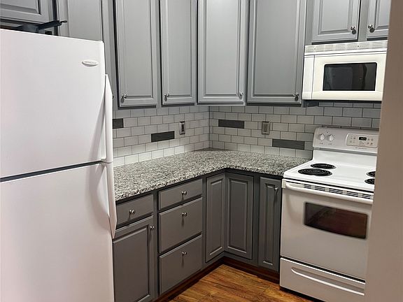 5th image of 2435 Aspen Rd Unit 201