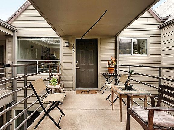 4th image of 1514 Parker Ln APT 209