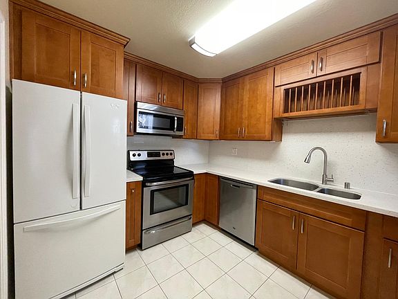2nd image of 1055 N Capitol Ave APT 1