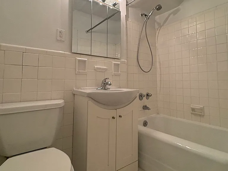 435 W 57th St #7R — Photo 7