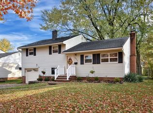 5915 Doxmere Dr, Parma Heights, OH 44130