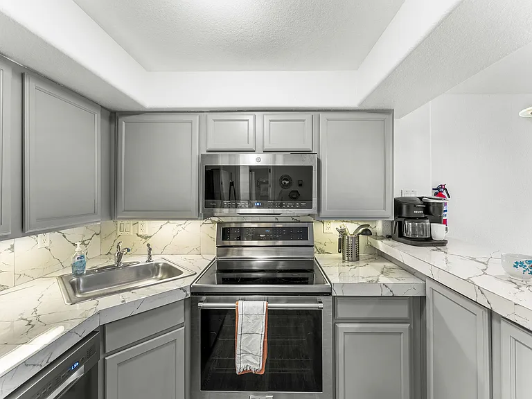 1833 N Williams St #105 — Photo 2