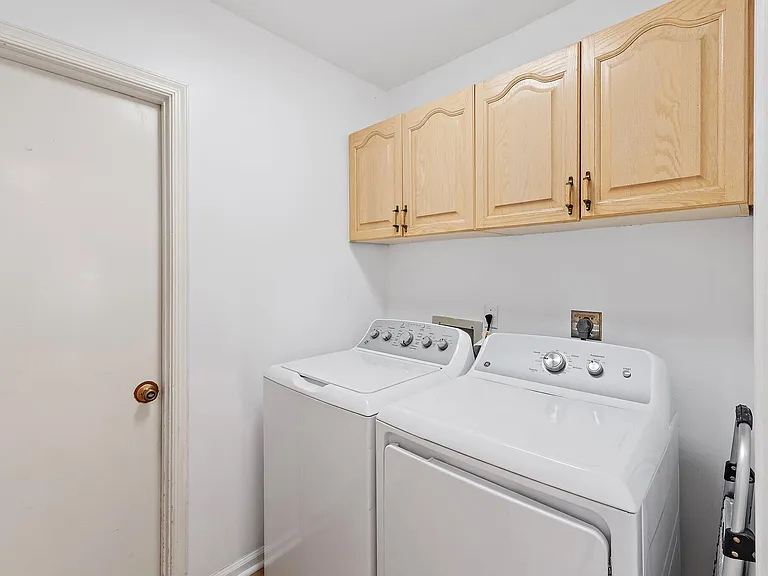 137 Eagleton Ct — Photo 8