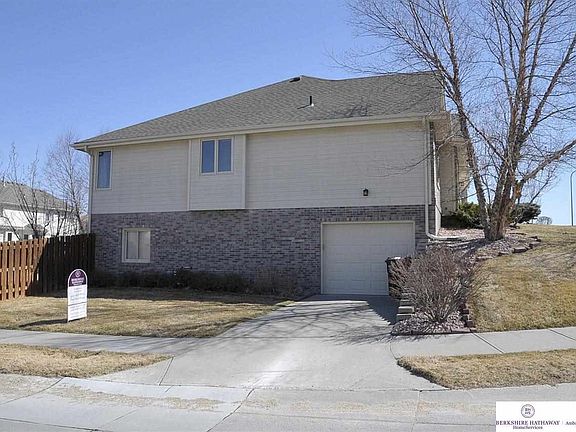 3rd image of 16648 Olive St